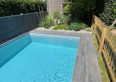 Création piscine PVC armé avec plage immergée et volet solaire